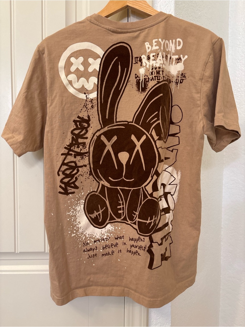 Super Massive Art Series Beyond Reality Graphic Bunny t-shirt Large Streetwear